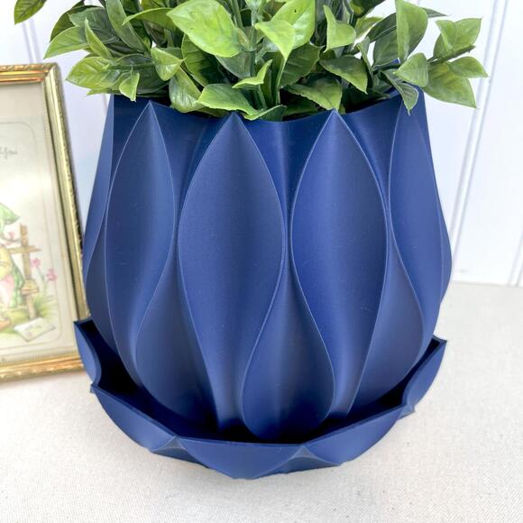 Cactus-Inspired Planter with Drainage Tray, Abyssal Planter Pot 02, Indoor Only - Picture 2 of 10